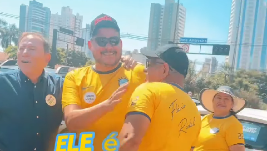 Giroto coloca o bloco na rua: 