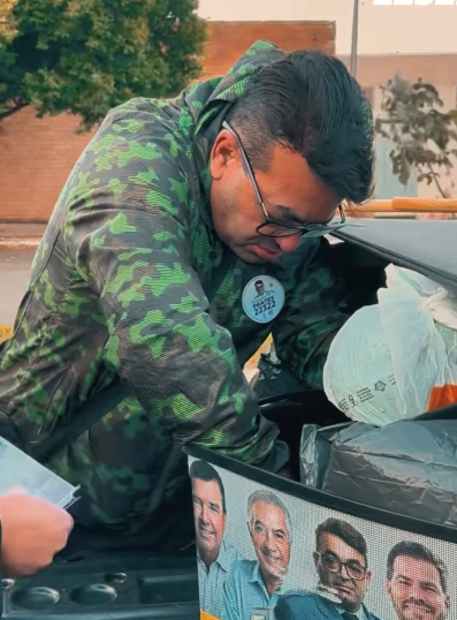 Sargento Prates desembarca na Capital com Bolsonaro debaixo do braço